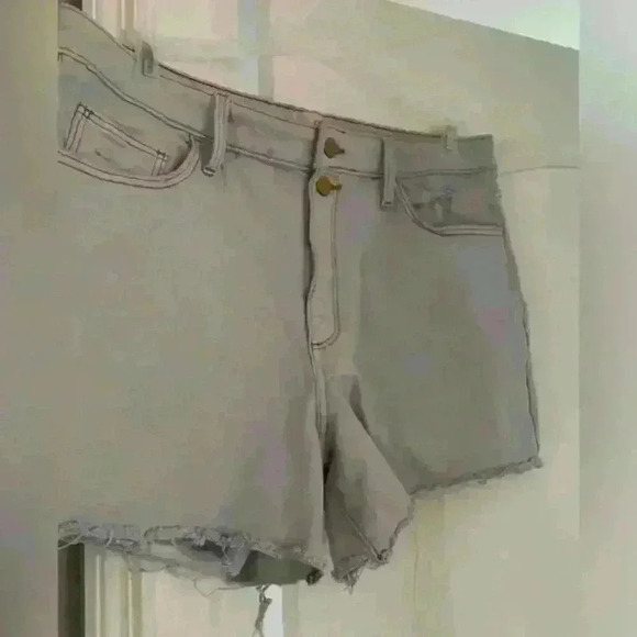 Universal Thred High Rise Midi Denim Cut Off Shorts Lt Blue Stretch Womens 14/32 - Picture 7 of 13